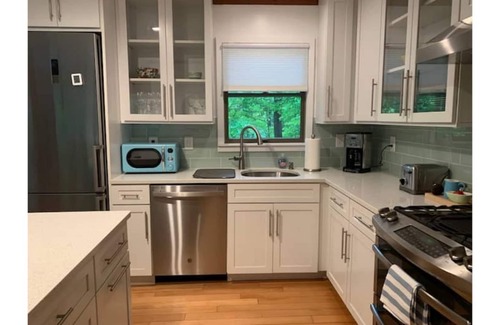 Hinesburg Casa | Lake Iroquois Exclusive - Close to Burlington!