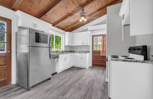 Lavonia Cabina | Lake It Easy – Cozy Hartwell Retreat with Big Dock & Stunning Views
