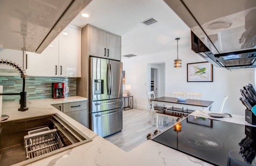 Summerland Key Casa | Lake It Easy: Relax in This Beautiful 3BR Canal Front Home on Summerland Key, Dockage & Dog-Friendly