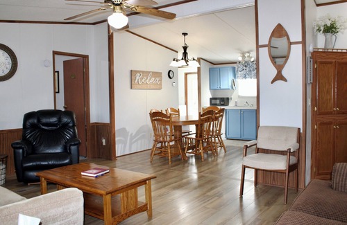 Russell Springs Casa | Lake it or Leave it! Lake House just one mile from Lake Cumberland Marina