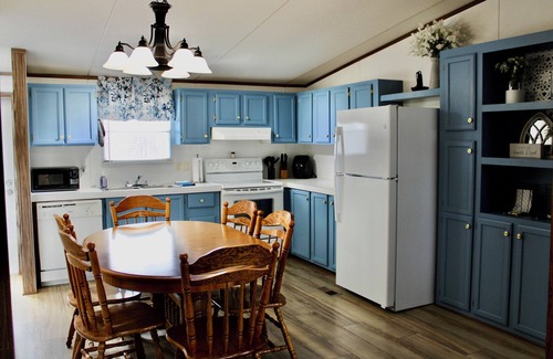 Russell Springs Casa | Lake it or Leave it! Lake House just one mile from Lake Cumberland Marina