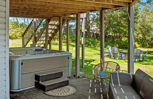 Long Pond Casa | Lake It Right by AvantStay Lakefront w Dock Hot Tub Fire Pit Game Room