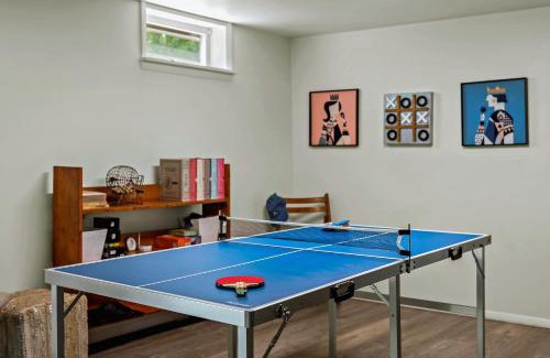 Long Pond Casa | Lake It Right by AvantStay Lakefront w Dock Hot Tub Fire Pit Game Room