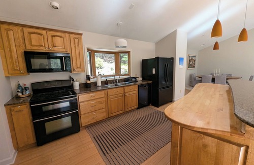 Forest Lake Heights Casa | Lake James 3 bd/2 ba Lakeview Home with Pool, Boat Ramp and Free Kayaks
