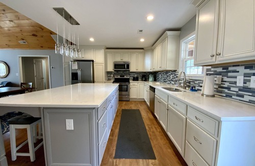 Nebo Casa | Lake James Waterfront con muelle, piscina, kayaks y tablas de paddle!