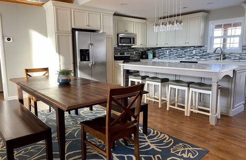 Nebo Casa | Lake James Waterfront con muelle, piscina, kayaks y tablas de paddle!