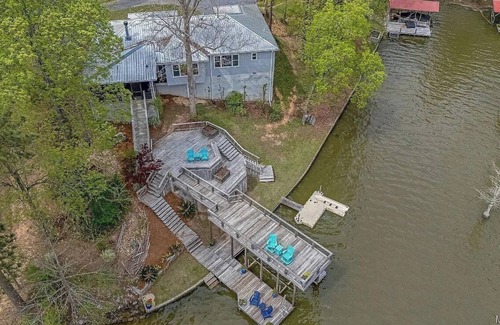 Titus Casa | Lake Jordan Oasis