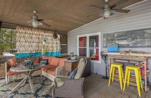 Titus Casa | Lake Jordan Oasis