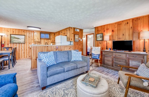 Lake Junaluska Apartamento | Lake Junaluska retreat with patio, new HVAC system, and free WiFi