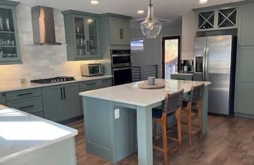 West Union Casa | Lake Keowee Home w Dock, Kayaks, Hot Tub!