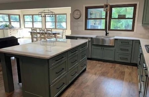 West Union Casa | Lake Keowee Home w Dock, Kayaks, Hot Tub!