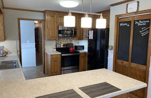 Seneca Casa | Lake Keowee Lakefront – Kayaks, Dock, Pets Welcome, level water entry