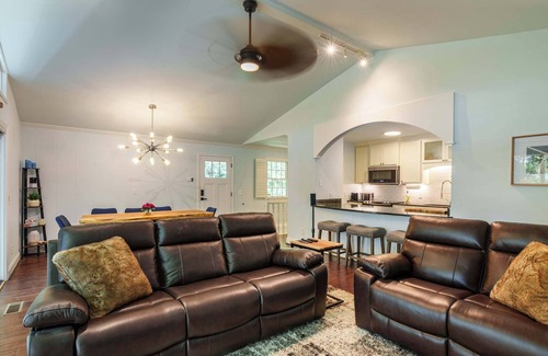 Cumming Casa | Lake Lanier Lodge - Dock, Views, & Fire Pit