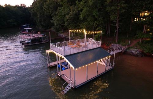 Cumming Casa | Lake Lanier Lodge - Dock Views & Fire Pit