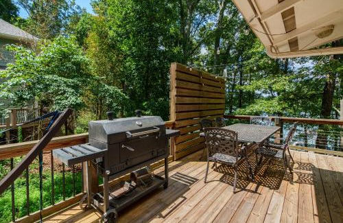 Cumming Casa | Lake Lanier Lodge - Dock Views & Fire Pit