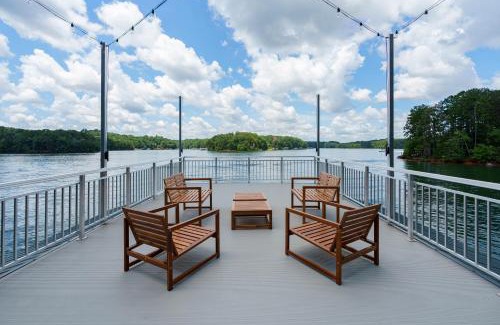 Cumming Casa | Lake Lanier Lodge - Dock Views & Fire Pit