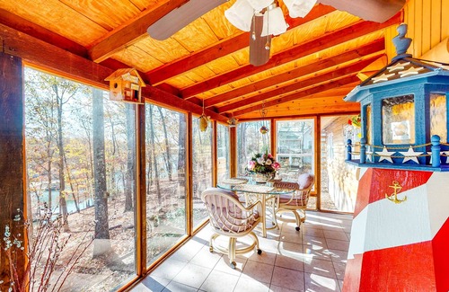 Gainesville Casa | Lake Lanier Log House with Water Views & Screened Porch