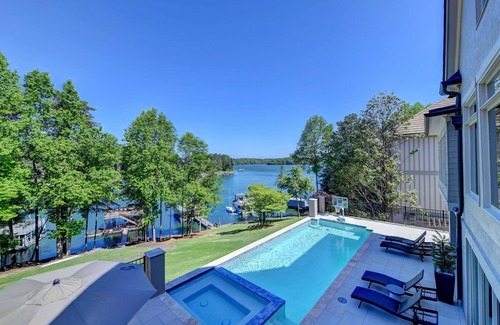 Buford Casa | Lake Lanier Luxury 5 Bedroom Waterfront Home with Spectacular Views Buford, GA