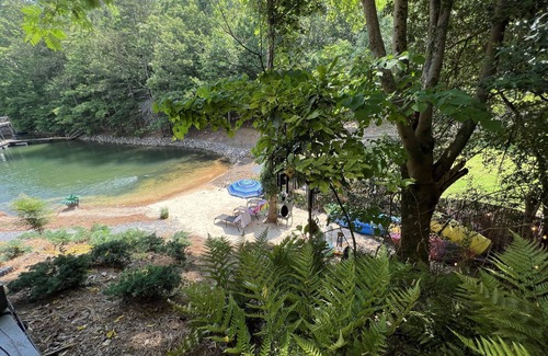 Flowery Branch Casa | Lake Lanier RETREAT w Beach!Dock!Arcades!Kayaks!Paddle Boards!Fire-pit!