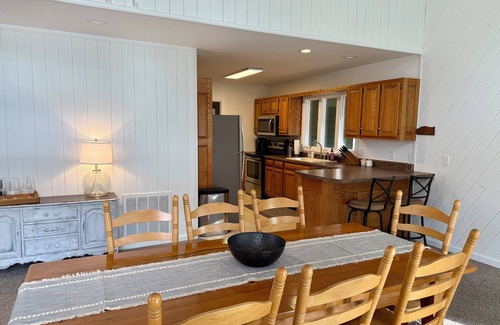Lakemont Casa | <<NEW>> LAKE LEVEL Green Acres – Your lakefront place to be!