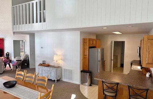 Lakemont Casa | <<NEW>> LAKE LEVEL Green Acres – Your lakefront place to be!