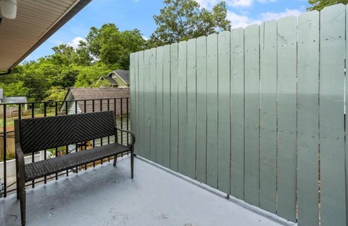 Acworth Casa | Lake Life D - 2 Bdrm Sleeps 4 - 5 Min Walk to Beach & Downtown Acworth - 10 Min to Lake Point Sports Complex