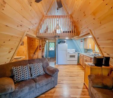 Rockbridge Casa | Lake Life, Hocking Hills, Hot Tub, Fireplace, Pond