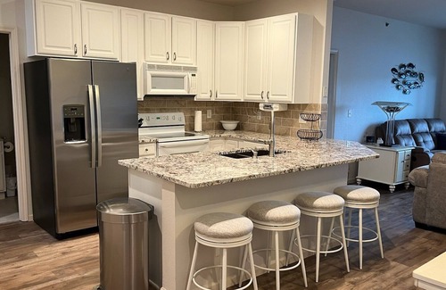 Sunrise Beach Condominio | Lake Lodge Condo overlooking The swimming pool and the￼ Lake of the Ozarks