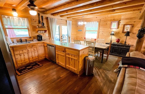 Edgemont Cabina | Lake Log Cabin - right on Greers Ferry lake
