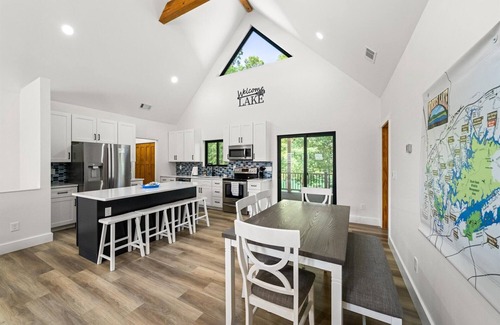 Speedwell Casa | Lake Loop Retreat w/Movie Theater & Private Dock