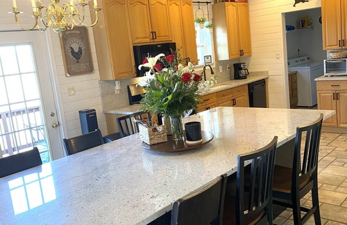 Rutherfordton Casa | Lake Lure cerca de TRYON - Mountain Home con hermosas vistas 30 Acres & Wide River