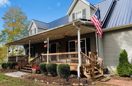 Rutherfordton Casa | Lake Lure cerca de TRYON - Mountain Home con hermosas vistas 30 Acres & Wide River