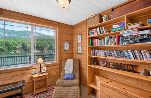 Lake Lure Cabaña | Lake Lure Cottage~Pontoon Available 2 Rent!