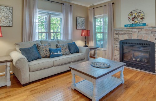 Lake Lure Casa | Lake Lure Home with Beach Access, Near Chimney Rock!
