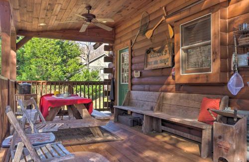 Lake Lure Casa | Lake Lure Log Cabin with Grill, Near Hiking!