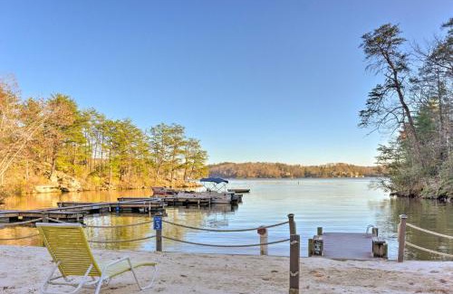 Lake Lure Casa | Lake Lure Log Cabin with Grill, Near Hiking!