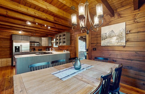 Lake Lure Cabina | Lake Lure mountain cabin with spectacular views on 2 acres