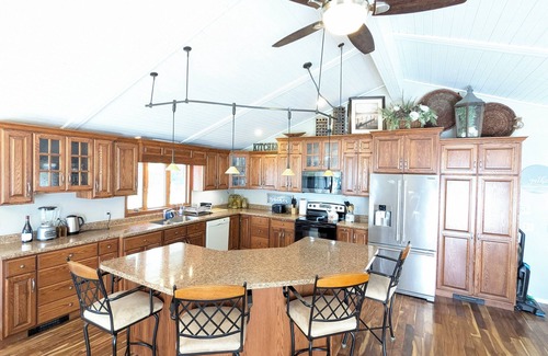 Watertown Casa | Lake Luxury home: Elegance,Comfort,Fishing,Hunting,Optional Pontoon/Jet ski rent