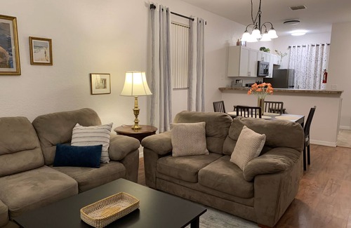 Haines City Condominio | Lake Marion's Finest! Beautiful 2 Bedroom with King Beds, HD & Internet