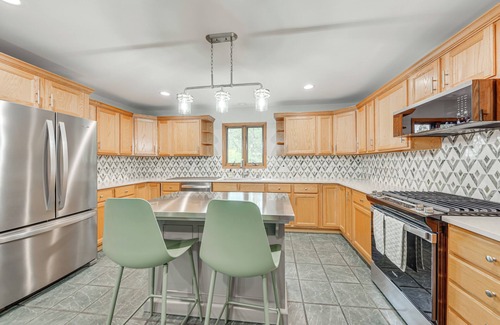 Twin Lakes Condominio | Lake Mary View: Pickleball Paradise Penthouse Unit