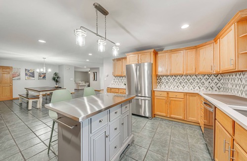 Twin Lakes Condominio | Lake Mary View: Pickleball Paradise Penthouse Unit