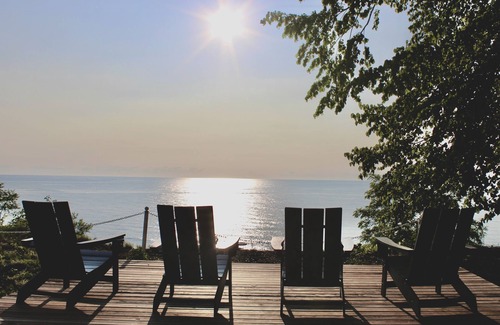 Benton Harbor Casa | Lake MI views: King Bed: Mins. to St. Joe: Hot tub