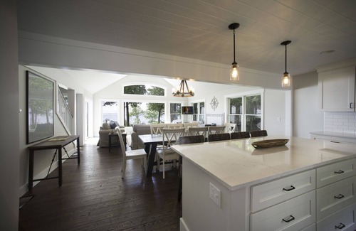 Charlevoix Casa | LAGO MICHIGAN 213 PIES DE FRENTE AL MAR: NUEVA RENOVACIÓN 2017