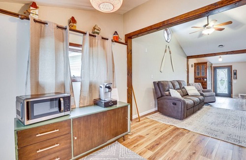 Craig Beach Casa | Lake Milton 1 Block From Beach With A Hot Tub!
