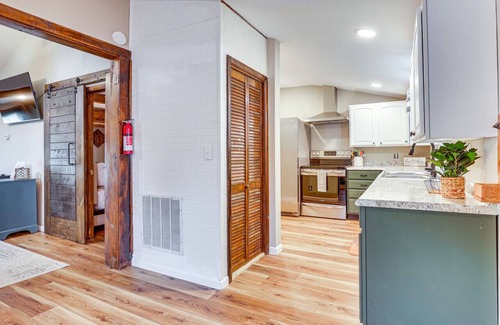 Craig Beach Casa | Lake Milton 1 Block From Beach With A Hot Tub!