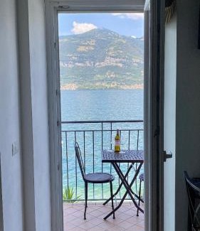 Lezzeno Casa | Lake Mirror