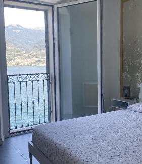 Lezzeno Casa | Lake Mirror