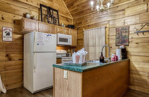 Sevierville Apartamento | Lake Mountain Cabin w Pool Game Room Hot Tub