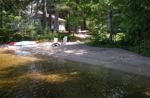 Bridgton Cabaña | Lake / Mountain View-Highland Lake Waterfront 3 habitaciones Cottage