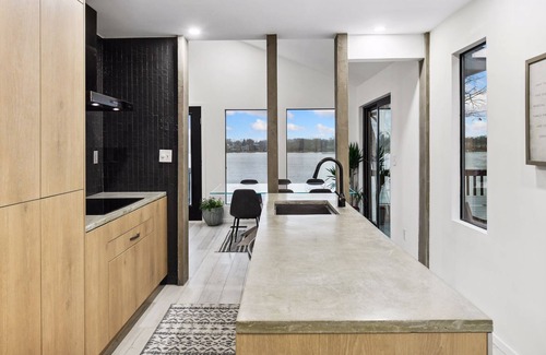 Mound Casa | LAKE MTKA Waterfront Modern Farmhouse Extended Stays